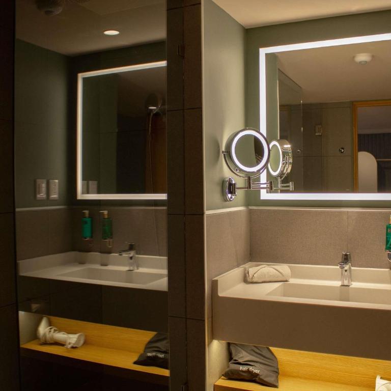 Novotel Monterrey Valle - Habitación Superior con cama extragrande - 3