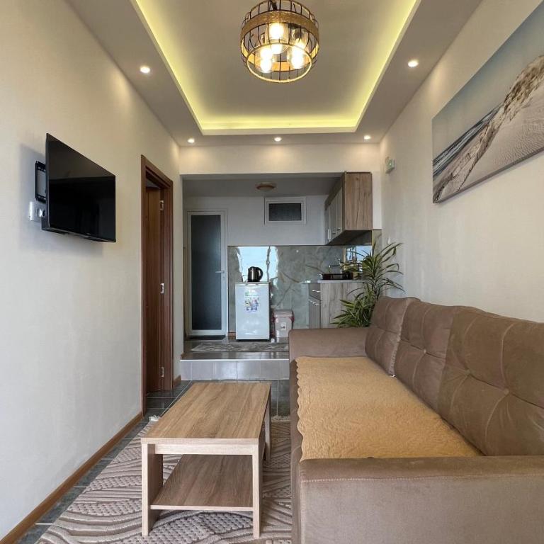 Golden Sun Apartment - Doppelzimmer mit Balkon und Meerblick - 4