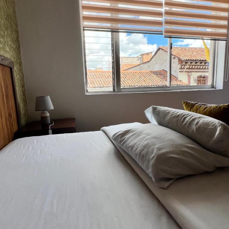 Casa Perla Cuencana Hostal - Large Double Room - 8