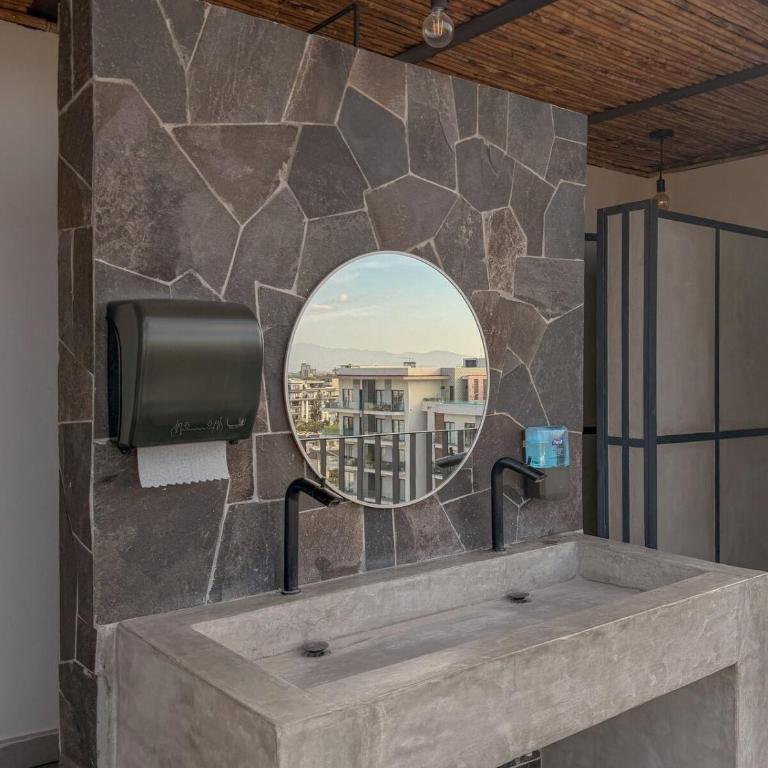 La Cozy Casa - One-Bedroom Apartment - 16