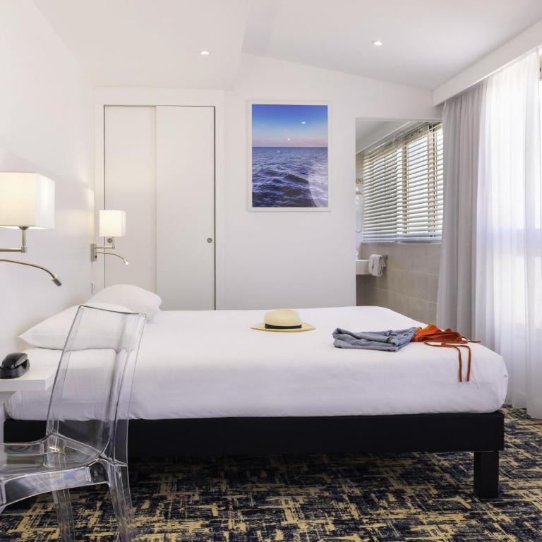 Ibis Styles Menton Centre - Chambre Familiale Standard avec 1 Lit Double et Canapé - 1