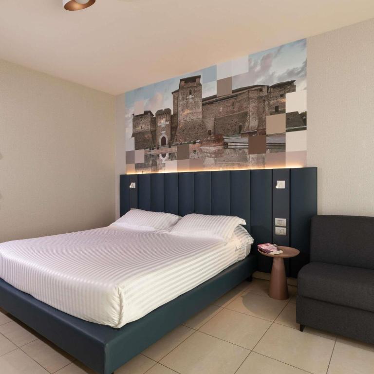 Mercure Hotel Rimini Artis - Superior Doppelzimmer mit Schlafsofa und Balkon mit seitlichem Meerblick - 3
