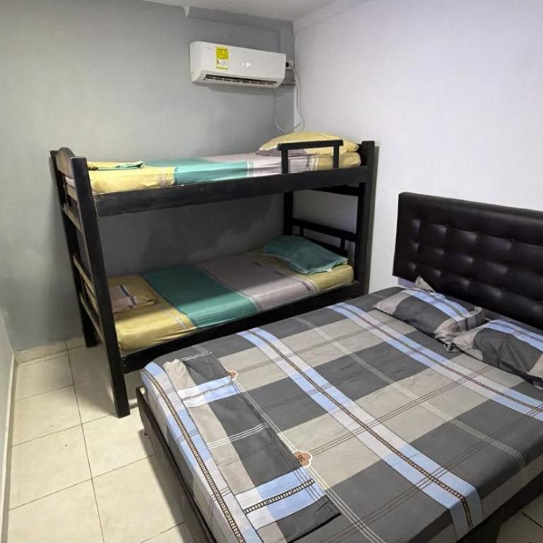 Makako Hostal 420 - Quadruple Room - 2