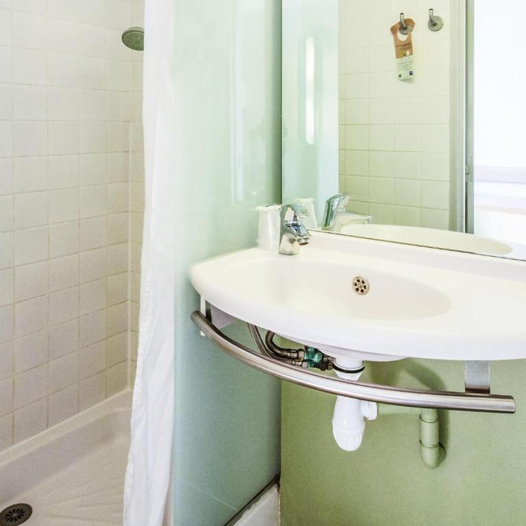 Ibis budget Périgueux - Chambre Double avec Salle de Bains Privative - 2
