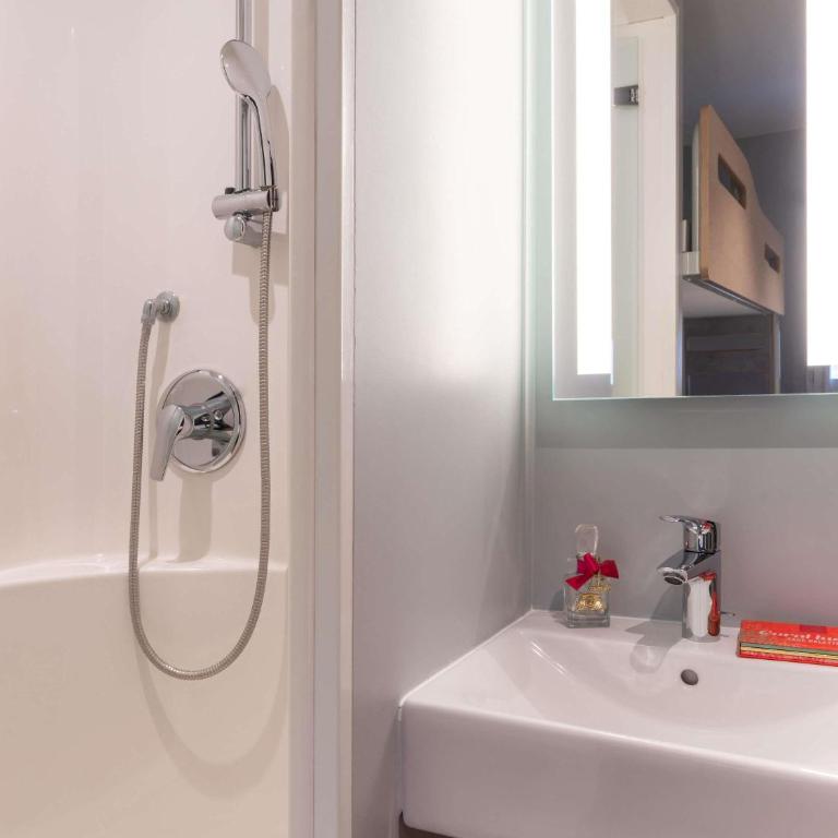 ibis budget Marne la Vallée Val d'Europe - Chambre avec 1 Lit Queen-Size et 1 Lit Superposé - 2