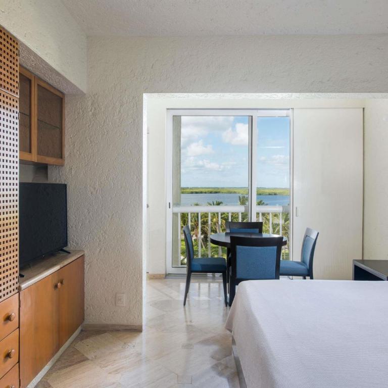 Club Regina Cancun - Two-Bedroom Deluxe King Suite with Balcony, Jacuzzi and Garden View - 4