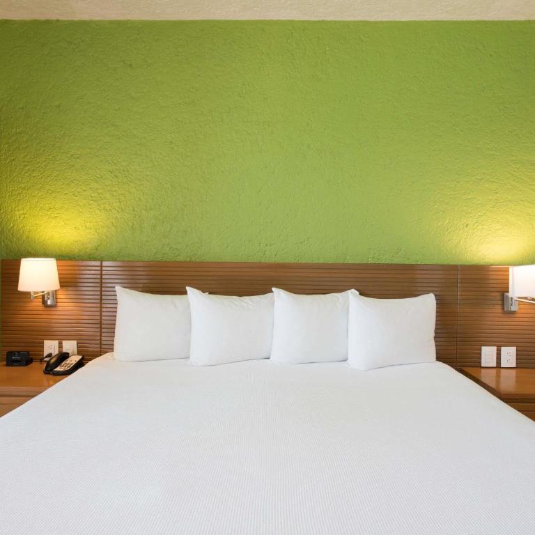 Club Regina Cancun - Two-Bedroom Deluxe King Suite with Jacuzzi, Terrace and Oceanfront View - 2
