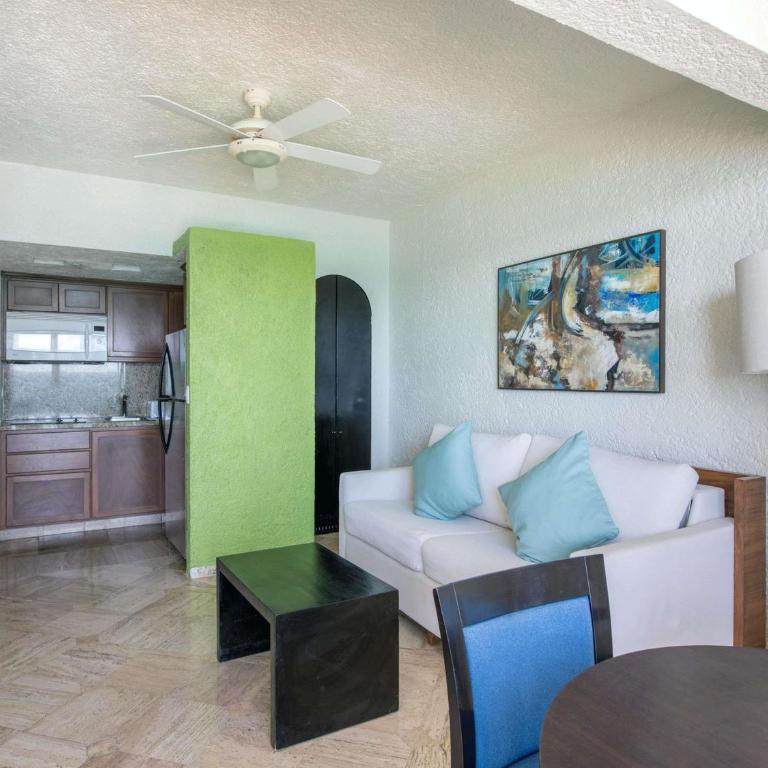 Club Regina Cancun - Classic King Room with Terrace and Garden View - 3