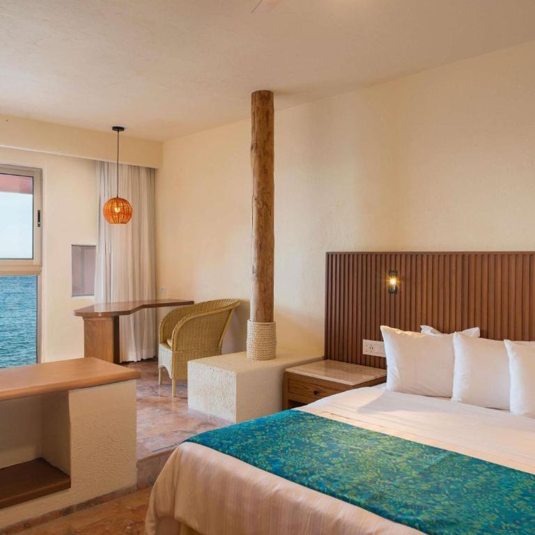 Club Regina Los Cabos - Two-Bedroom Deluxe King Suite with Jacuzzi, Terrace and Partial Ocean View - 1