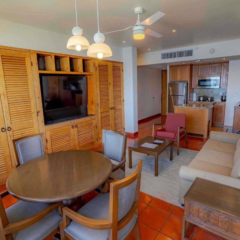 Club Regina Puerto Vallarta - One-Bedroom King Suite with Jacuzzi, Terrace and Oceanfront View - 10