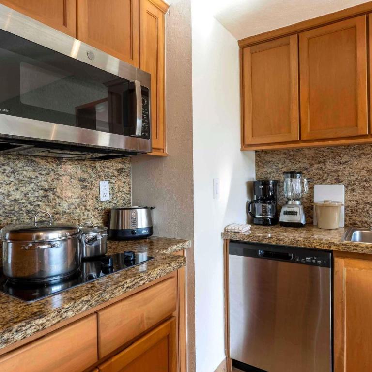 Club Regina Puerto Vallarta - One-Bedroom King Suite with Jacuzzi, Terrace and Partial Ocean View - 6