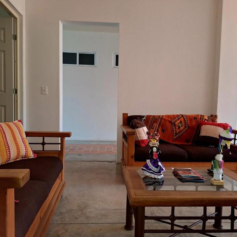 comfortable, spacious, central with a pool and terrace - Three-Bedroom Apartment - 6
