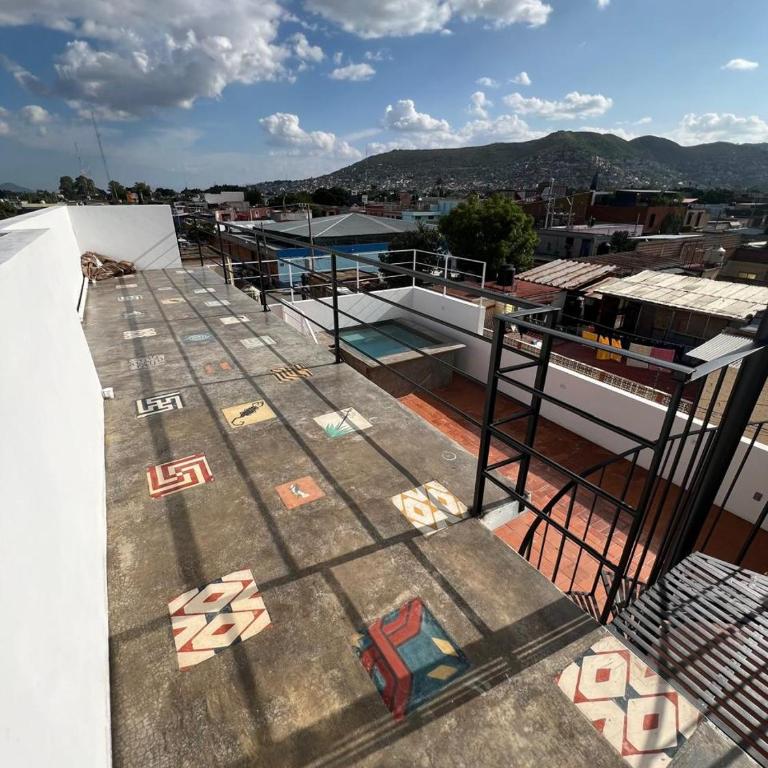 comfortable, spacious, central with a pool and terrace - Three-Bedroom Apartment - 7