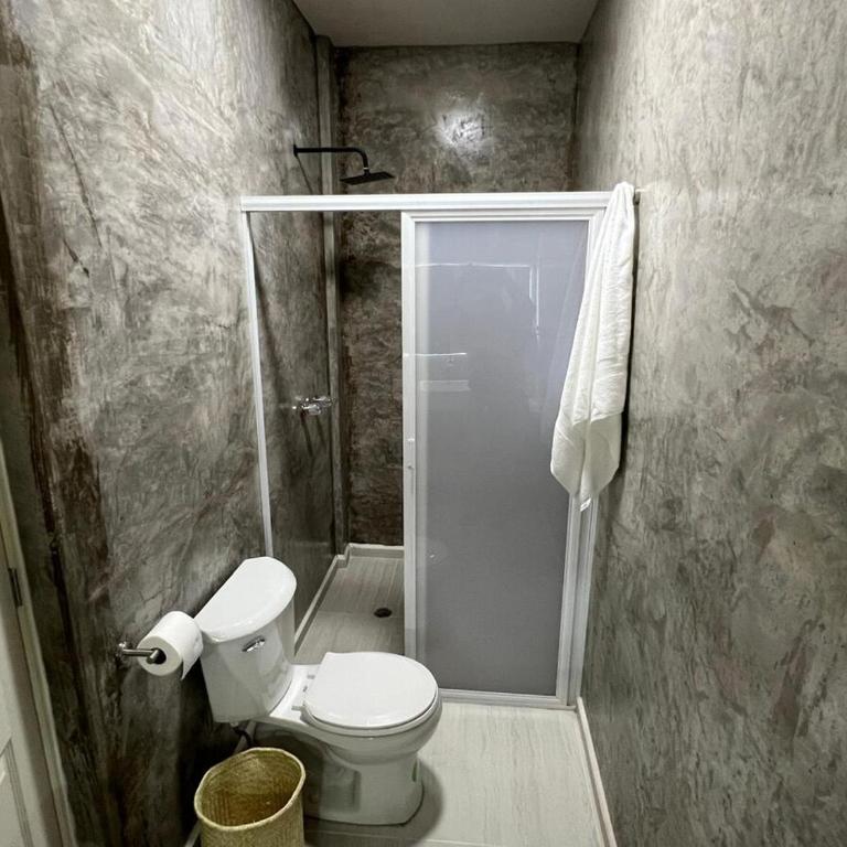 comfortable, spacious, central with a pool and terrace - Three-Bedroom Apartment - 14