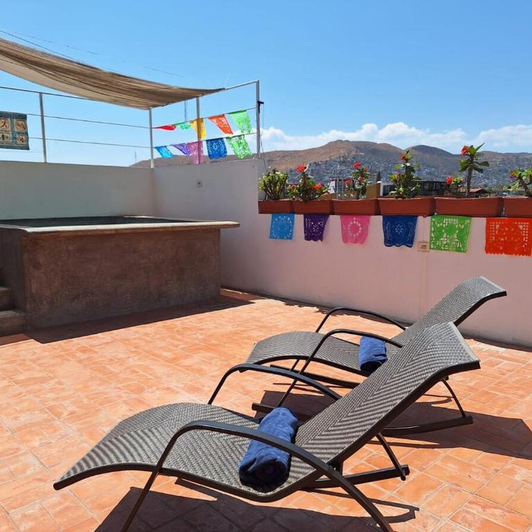comfortable, spacious, central with a pool and terrace - Three-Bedroom Apartment - 27
