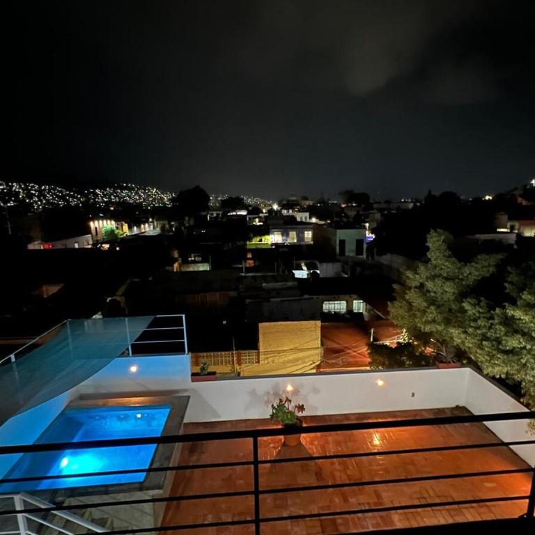 comfortable, spacious, central with a pool and terrace - Three-Bedroom Apartment - 31