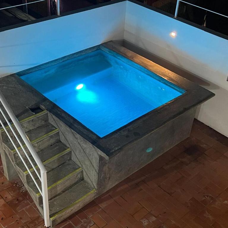 comfortable, spacious, central with a pool and terrace - Three-Bedroom Apartment - 32