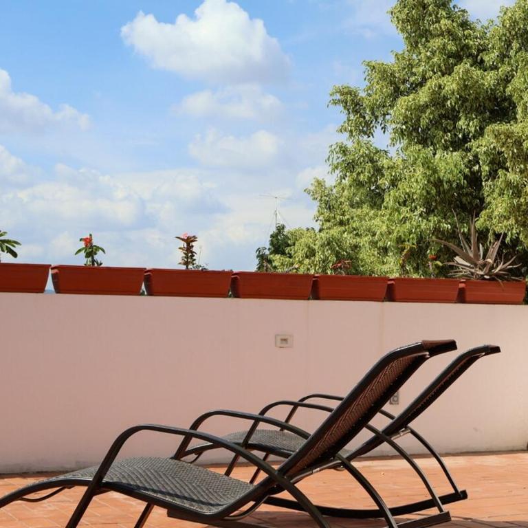 comfortable, spacious, central with a pool and terrace - Three-Bedroom Apartment - 52