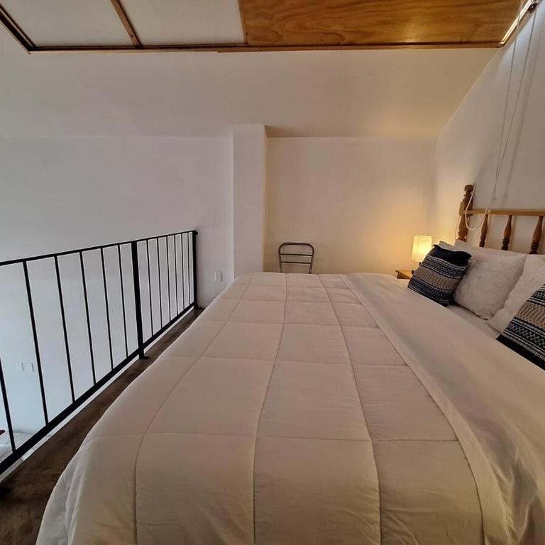 comfortable, spacious, central with a pool and terrace - Three-Bedroom Apartment - 90