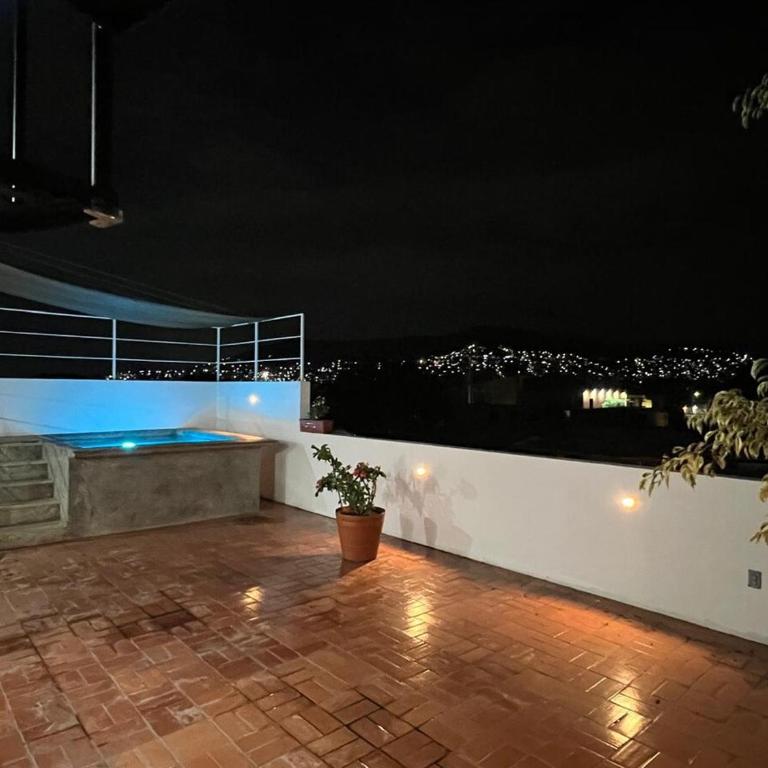 comfortable, spacious, central with a pool and terrace - Three-Bedroom Apartment - 91