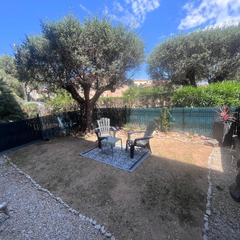 T2 Calvi terrasse et jardin - One-Bedroom Apartment - 1