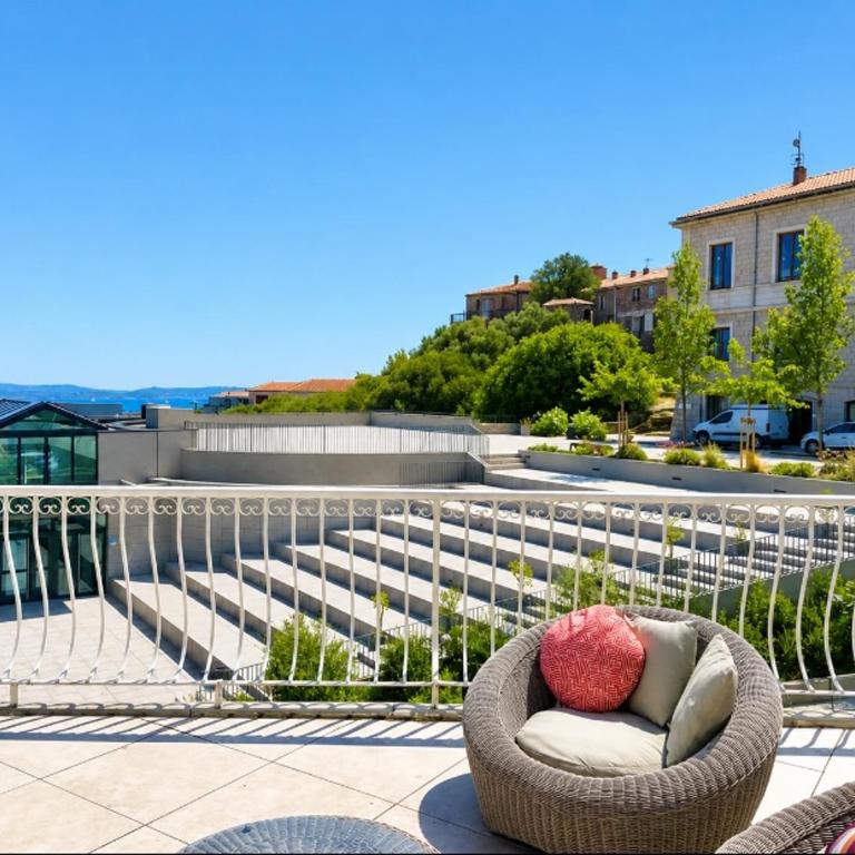 Appartement de charme avec terrasse Centre Porto-Vecchio - Apartamento de 2 dormitorios - 3