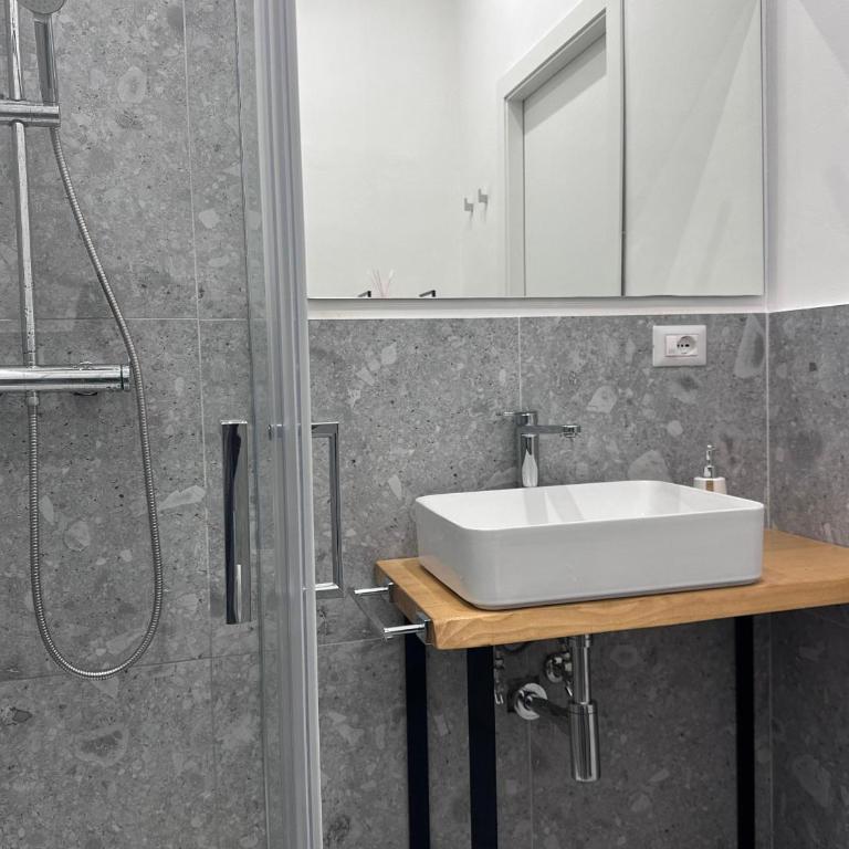 Catania CityLife - Double Room with Private External Bathroom - 3