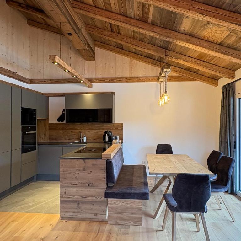 Ferienwohnungen Unterdürmoos Apartments mit Chalet-Charme auf 1050 m , Alleinlage - Apartment mit 1 Schlafzimmer, Balkon und Bergblick - 7