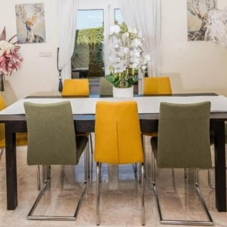 Villa sits on an immaculate south-facing - Villa - 6