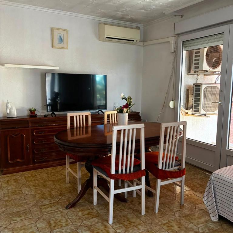 Santa Pola well located apartment with balcony - Apartamento de 3 dormitorios - 2