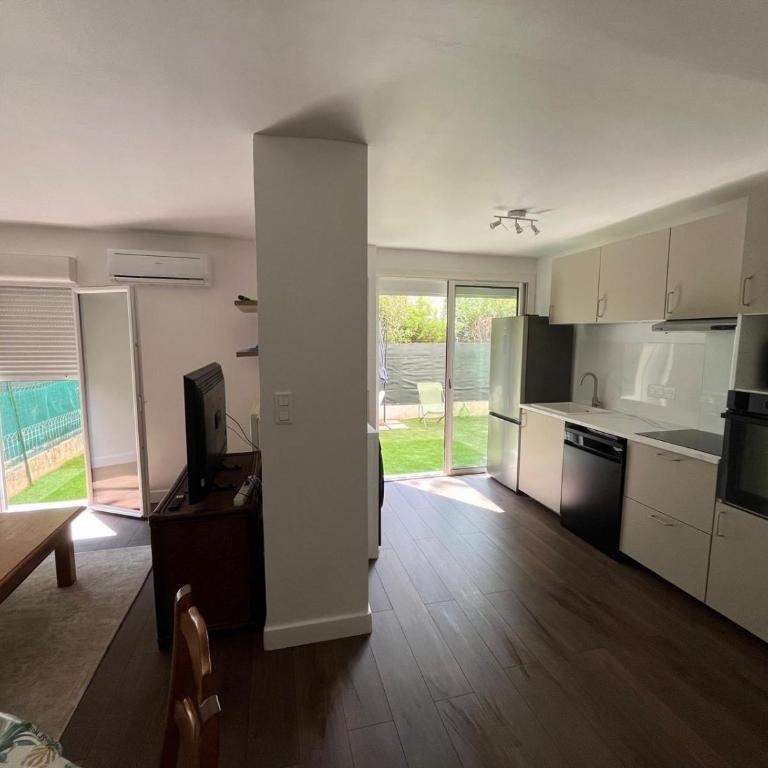 Appartement T2 Terrasse 50m2 plein sud Parking 5 min de la plage - Appartamento con 1 Camera da Letto - 4