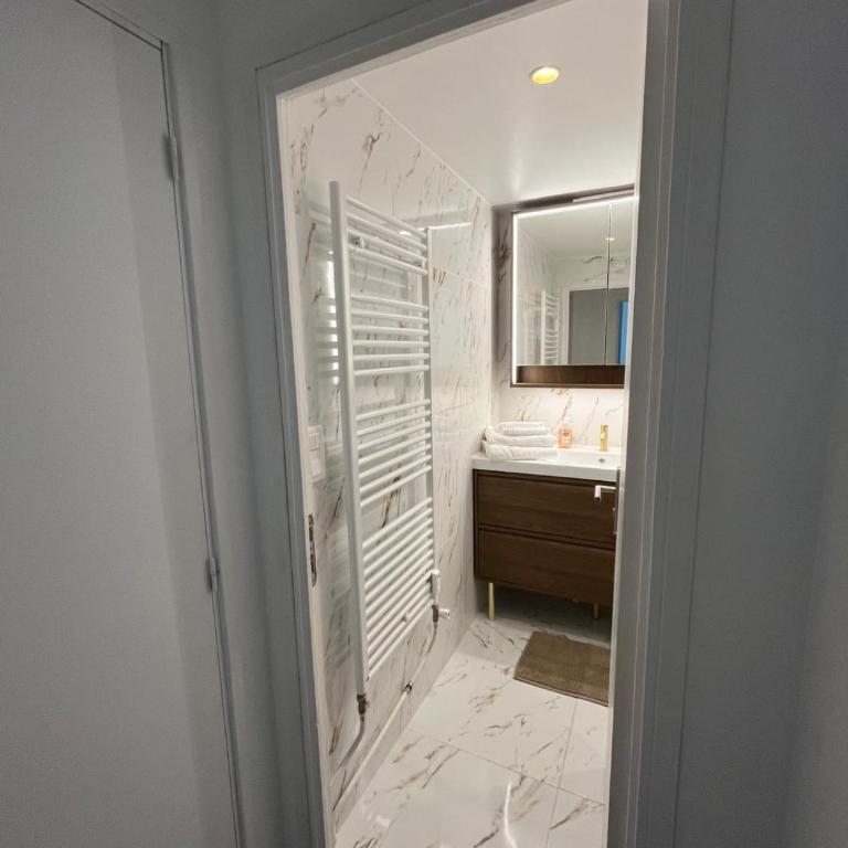 Appartement T2 Terrasse 50m2 plein sud Parking 5 min de la plage - Appartamento con 1 Camera da Letto - 12
