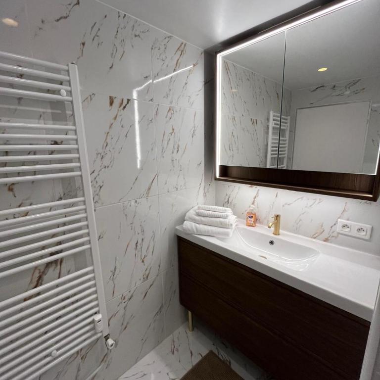 Appartement T2 Terrasse 50m2 plein sud Parking 5 min de la plage - Appartamento con 1 Camera da Letto - 21