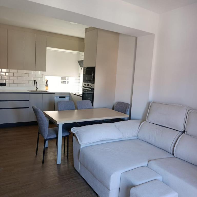 Cerdeña 4 - Three-Bedroom Standard Apartment - 1