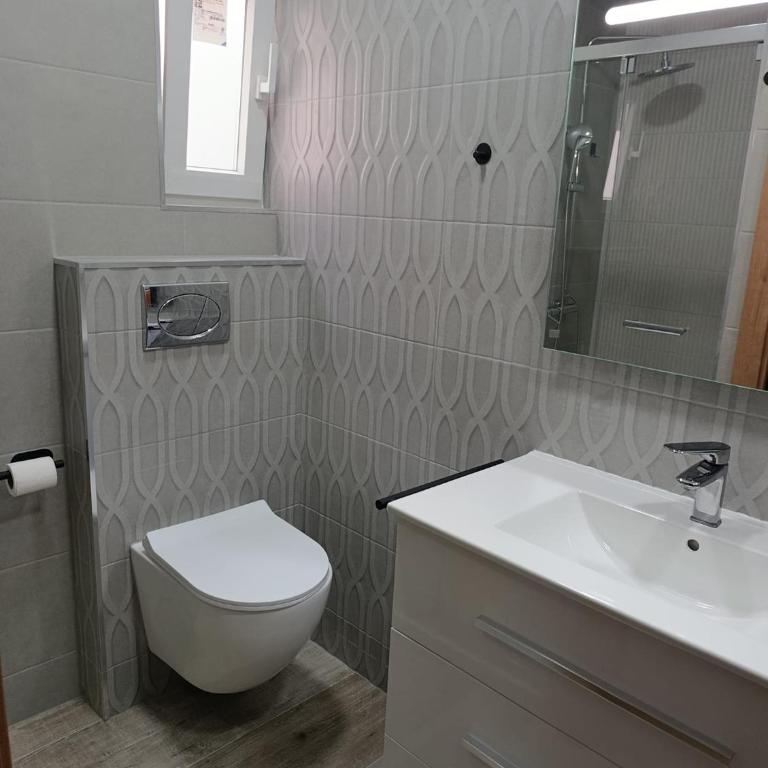 Cerdeña 4 - Three-Bedroom Standard Apartment - 4