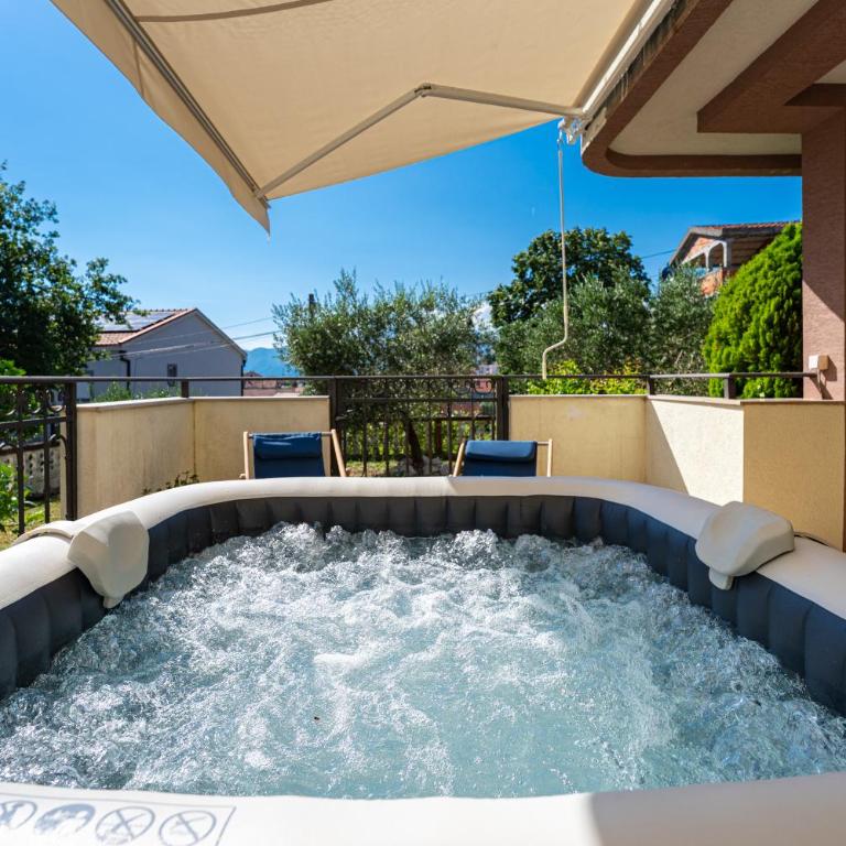 Villa Dorotea - Deluxe Two-Bedroom Apartment with Garden View - 1
