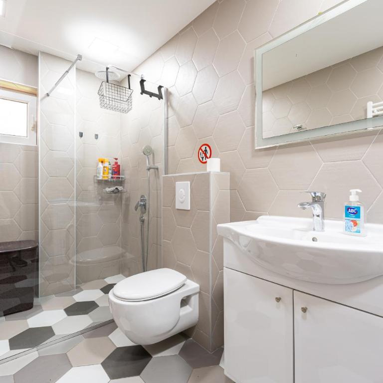 Villa Dorotea - Deluxe Two-Bedroom Apartment with Garden View - 8