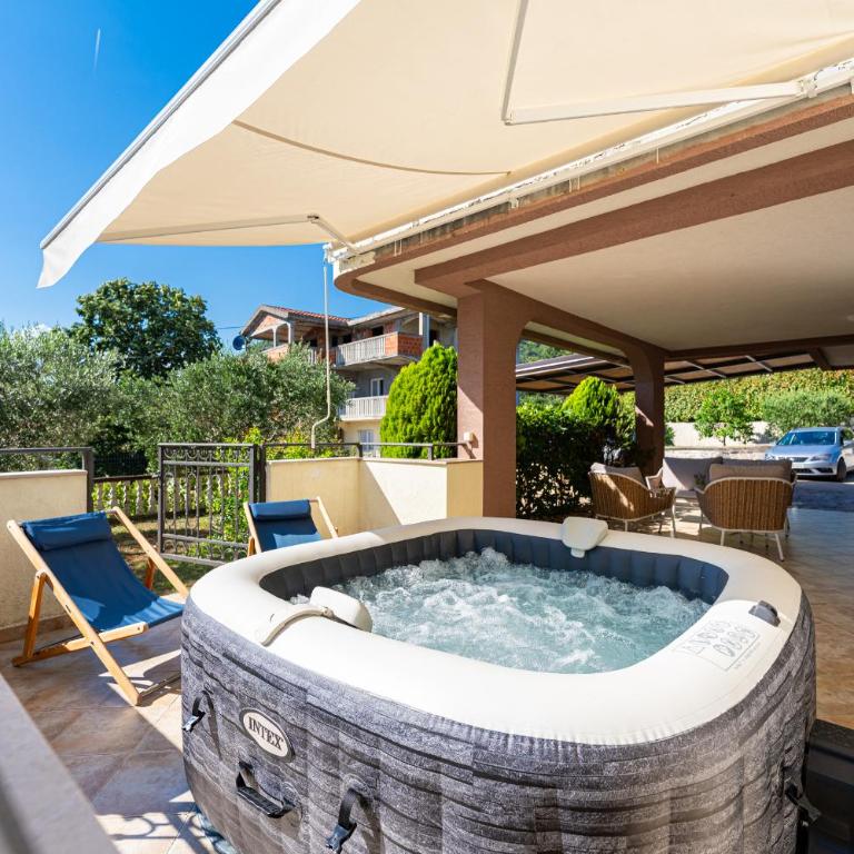Villa Dorotea - Deluxe Two-Bedroom Apartment with Garden View - 13