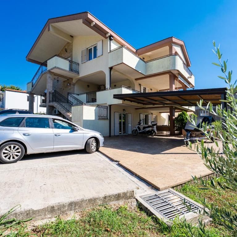 Villa Dorotea - Deluxe Two-Bedroom Apartment with Garden View - 16