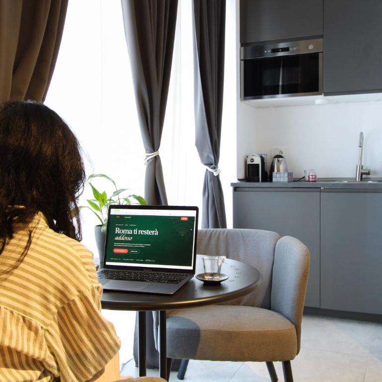 Luxury Jacuzzi Suites Rome - You Rhome - Zimmer mit Queensize-Bett und Whirlpool-Badewanne - 11