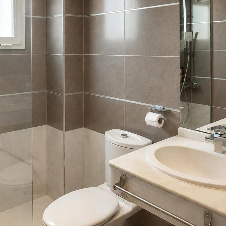 3 Bedroom Stunning Home In Benalmádena - Three-Bedroom Townhouse - 8