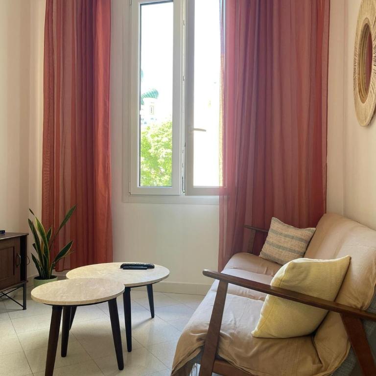 Studio chaleureux proche de l'Église russe - Appartement 2 Chambres - 14