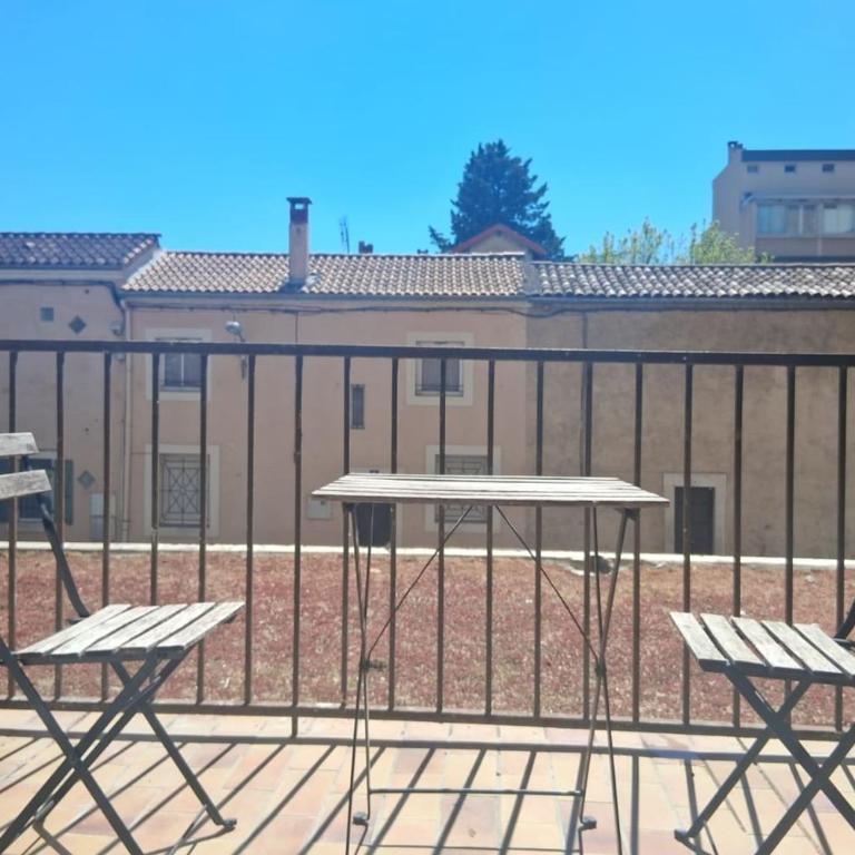 Big renovated flat with balcony 10 min out - Apartment - 2