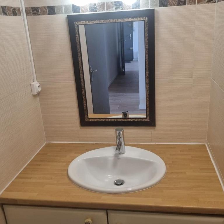 Big renovated flat with balcony 10 min out - Apartment - 15