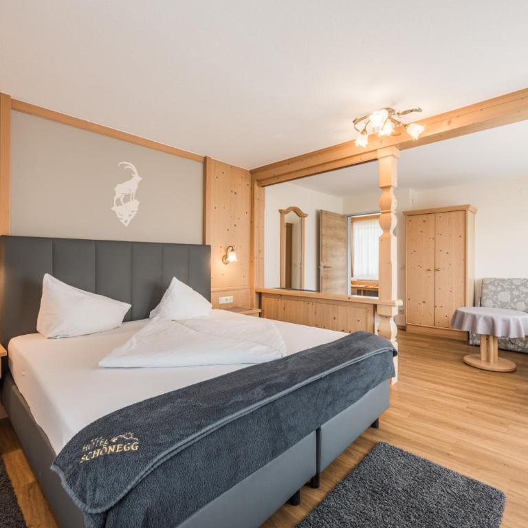 Hotel Schönegg - Deluxe Doppelzimmer mit Balkon - 9