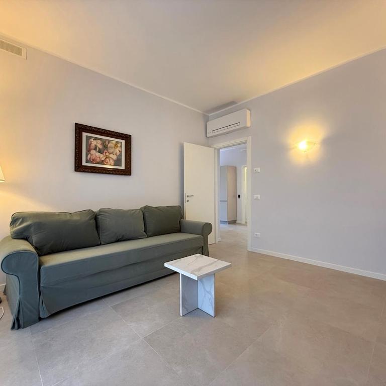 Villa with 3 suites, garage and 4 parking spaces - Casa de 4 dormitorios - 43