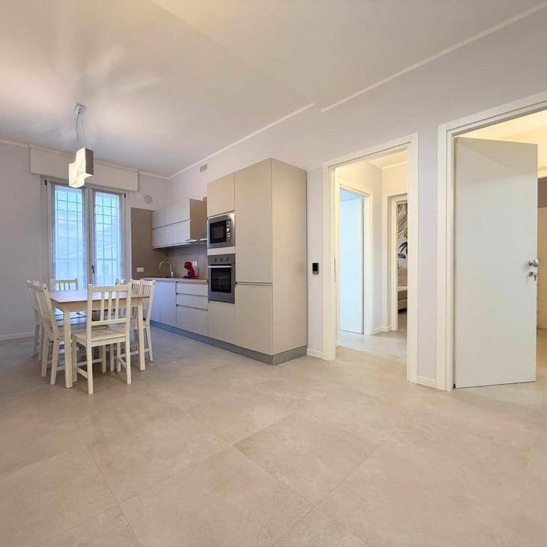 Villa with 3 suites, garage and 4 parking spaces - Casa de 4 dormitorios - 40