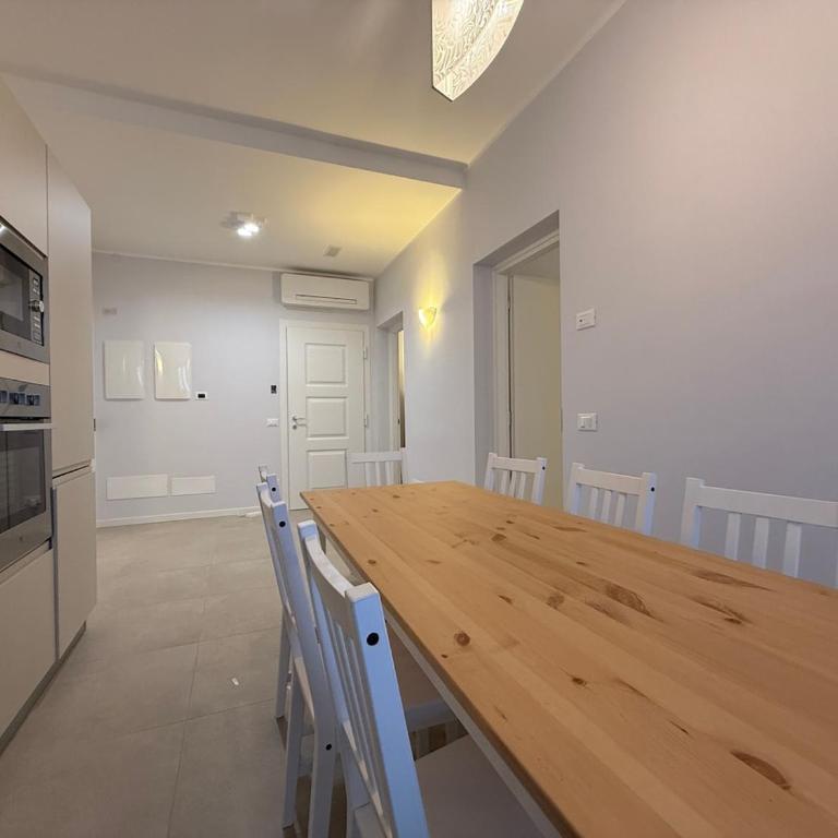 Villa with 3 suites, garage and 4 parking spaces - Casa de 4 dormitorios - 32