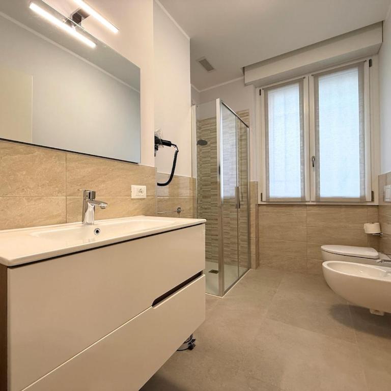 Villa with 3 suites, garage and 4 parking spaces - Casa de 4 dormitorios - 35