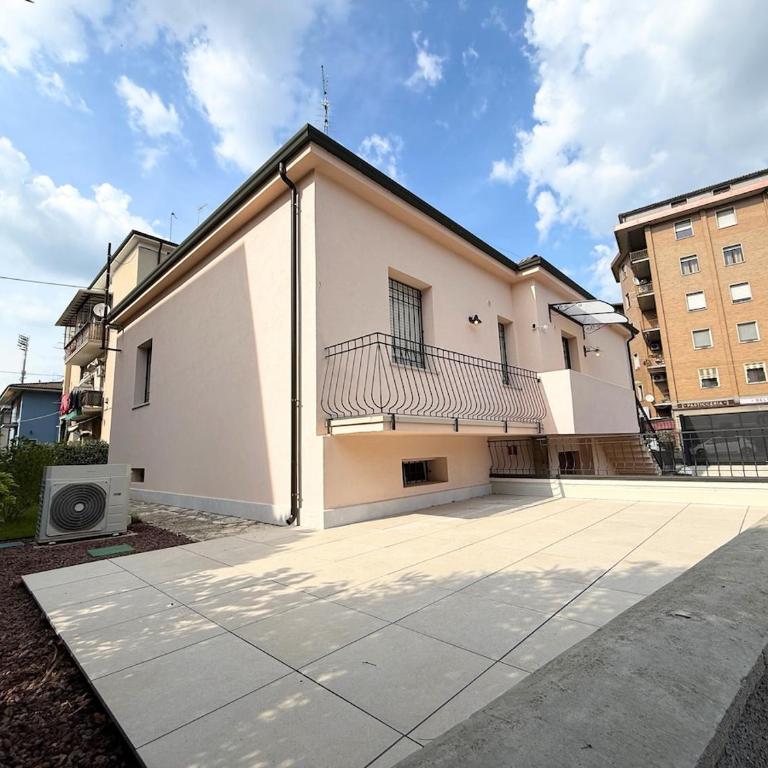 Villa with 3 suites, garage and 4 parking spaces - Casa de 4 dormitorios - 11